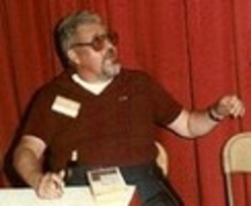 Роберт  Адамс